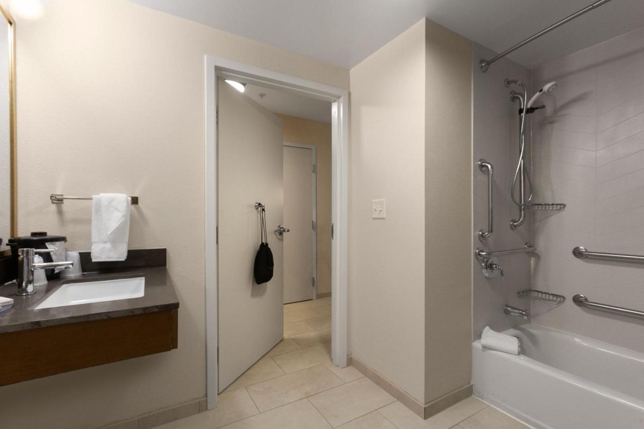 Fairfield Inn & Suites אליזבת סיטי מראה חיצוני תמונה